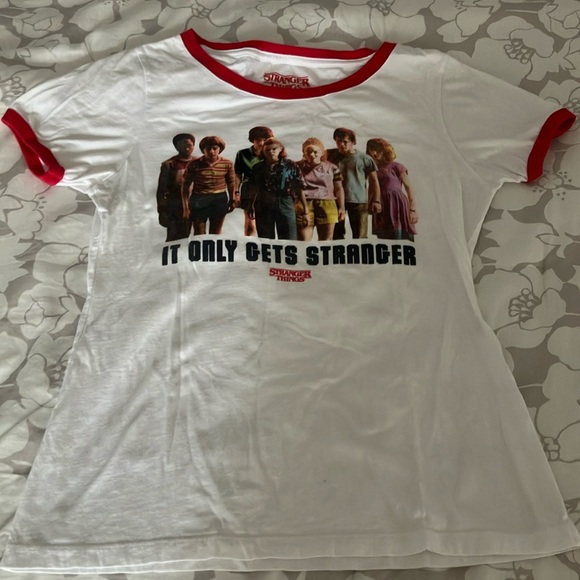 Stranger Things It Only Gets Stranger official Netflix fitted tee M/L - Picture 2 of 11